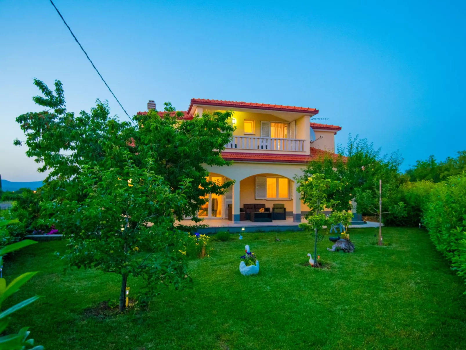 Villa "Mile" mit beheiztem Pool, Grill und Terrasse-Buiten