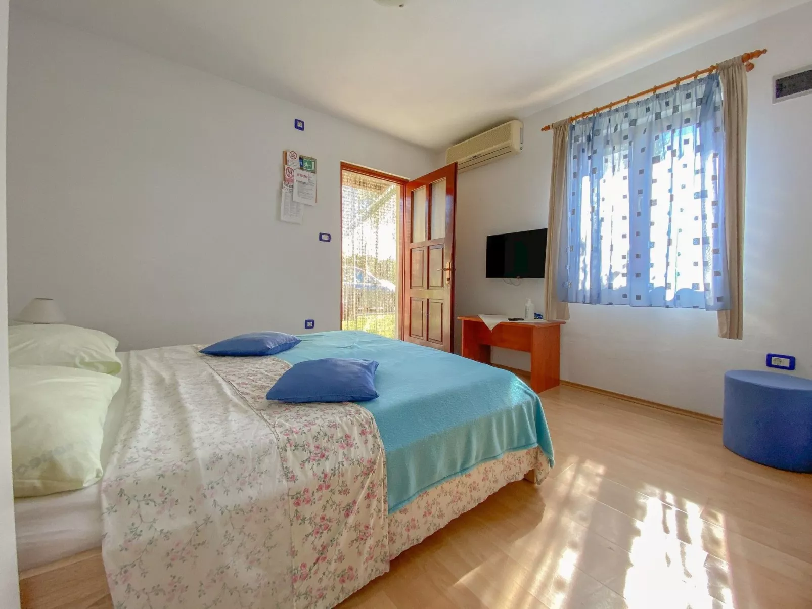 Für 2 Personen ca. 20 m&sup2; in Novigrad, Adriaküste Kroatien (Westküste von I-Binnen