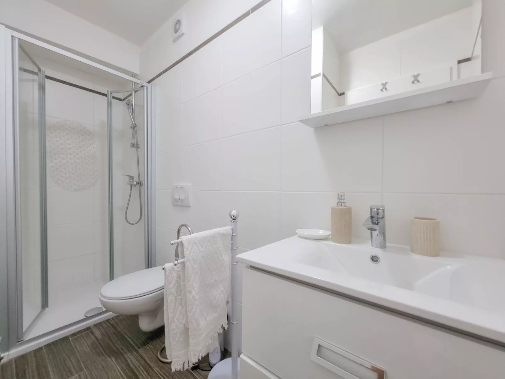 Für 2 Personen ca. 25 m&sup2; in Novigrad, Adriaküste Kroatien (Westküste von I - Image-tags.info