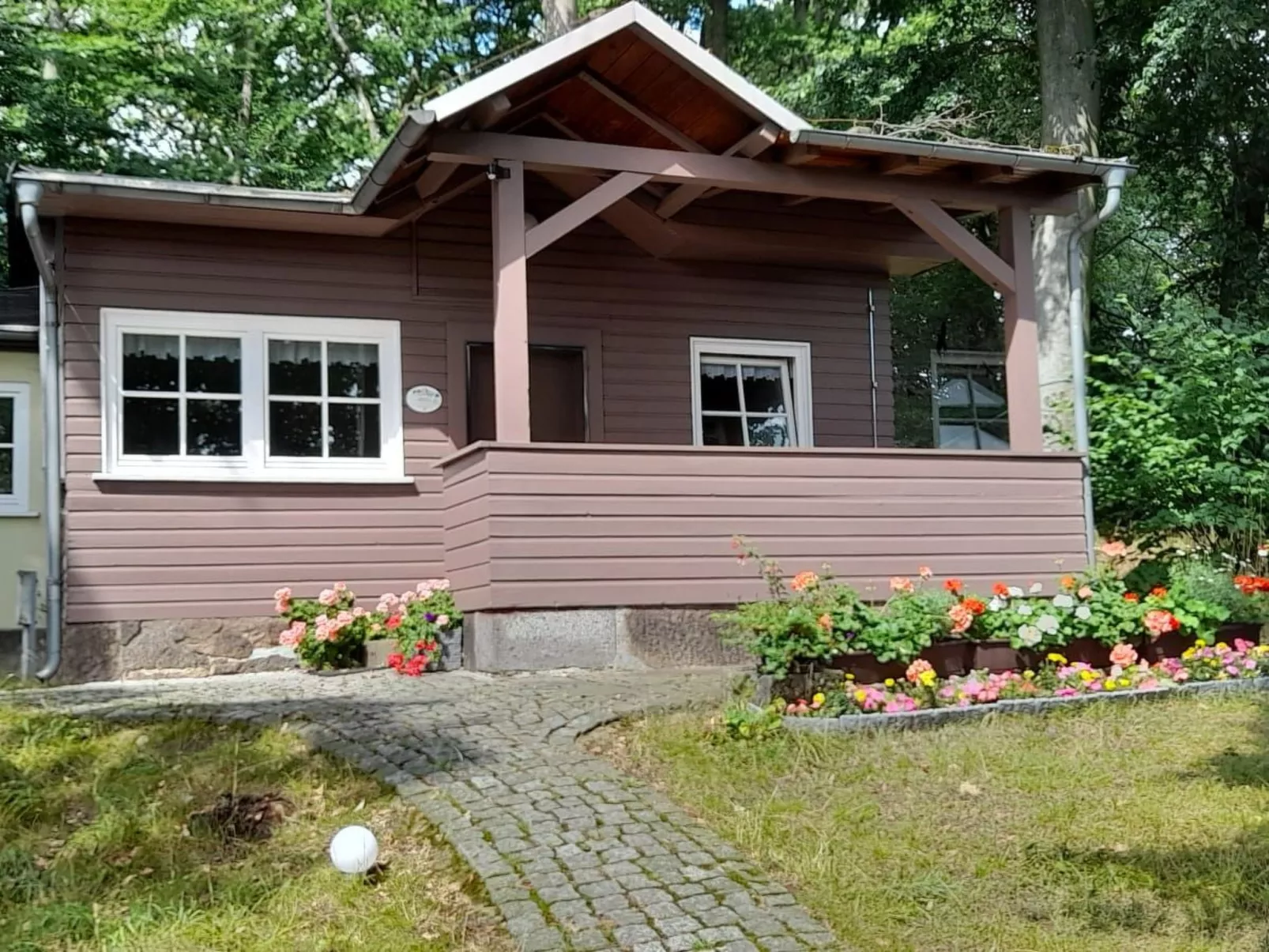 Mit Blick auf die Berge-Buiten