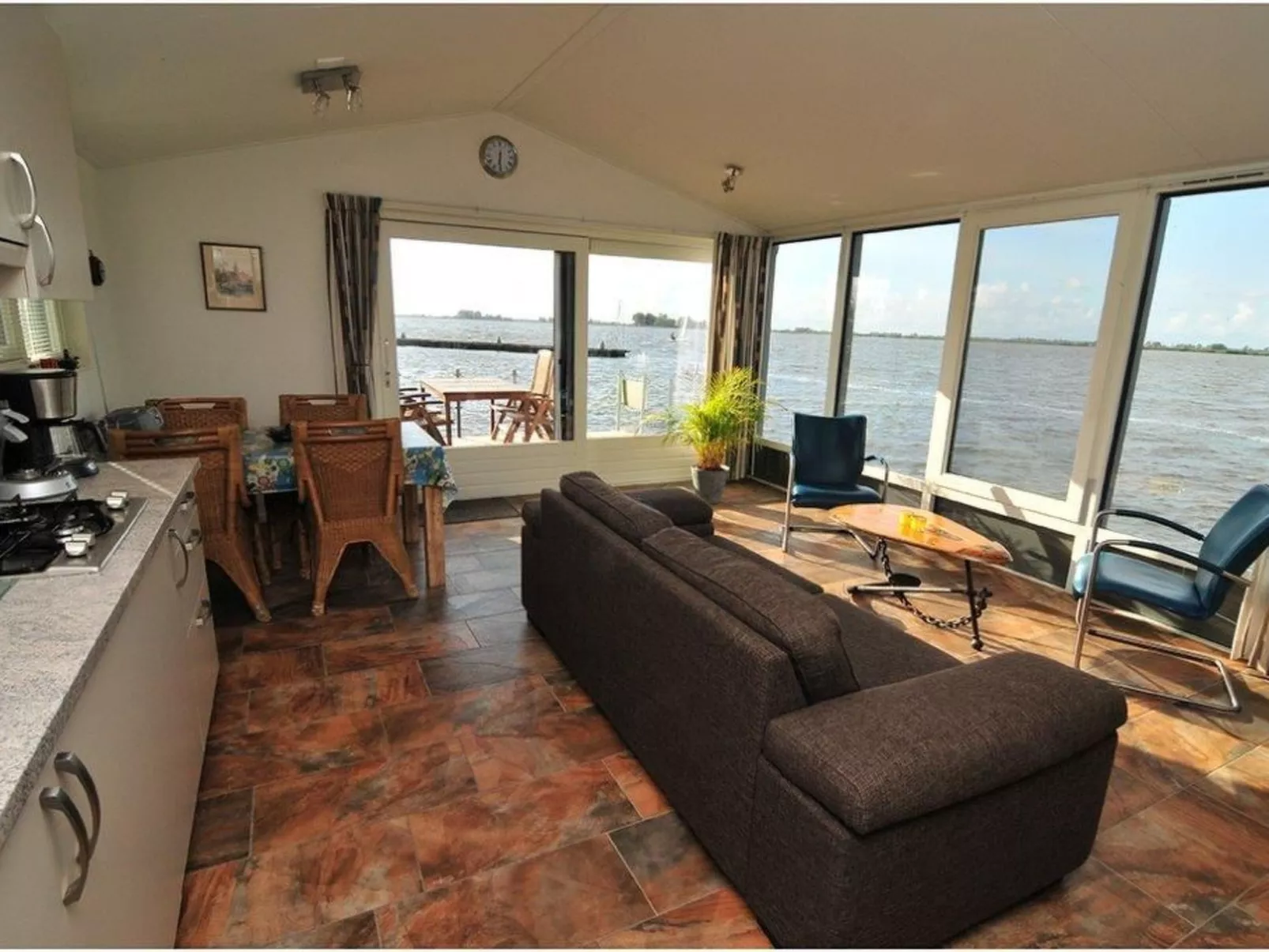 Boot "De Frijheit" mit Blick auf das Wasser-Binnen