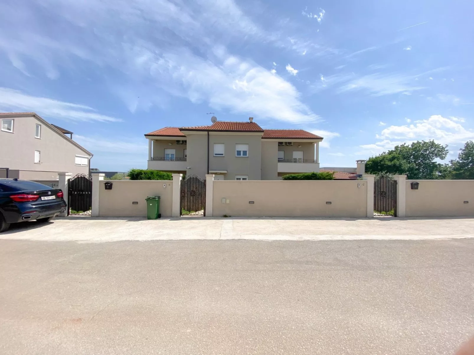 "Hanna" mit privatem Pool-Buiten