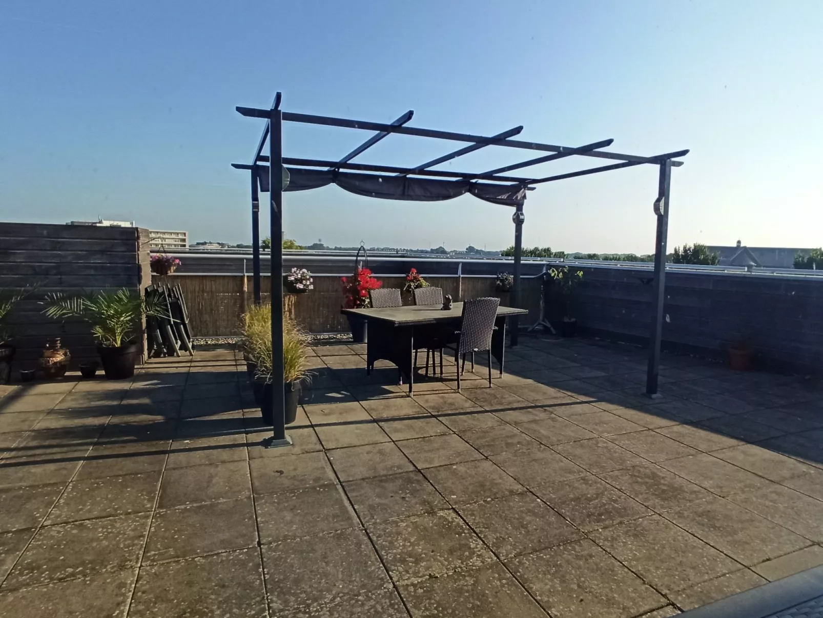 Appartement "Frühstück bei Carins"-Buiten