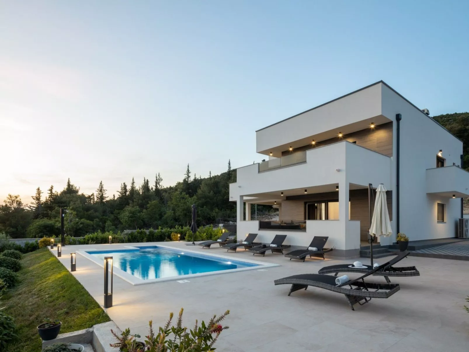 Villa Bura mit Pool und tollem Ausblick-Buiten