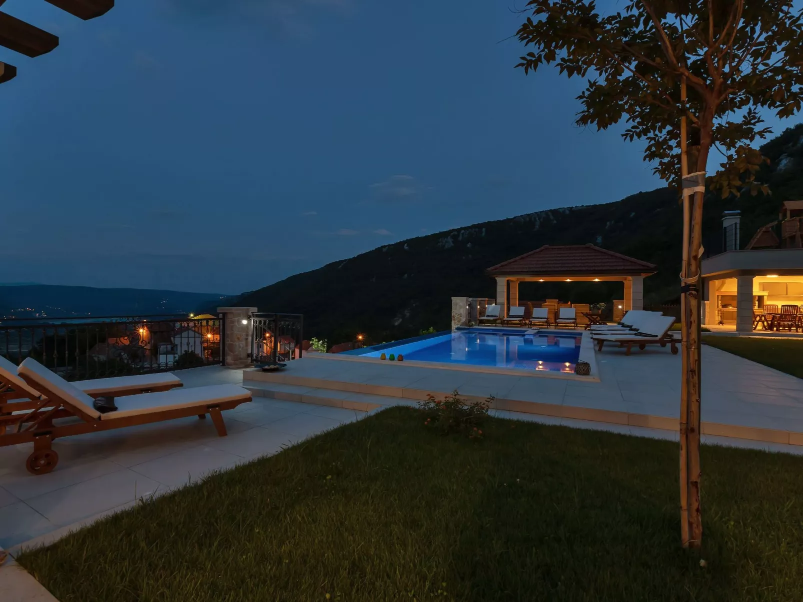 Villa mit Panorama-Buiten