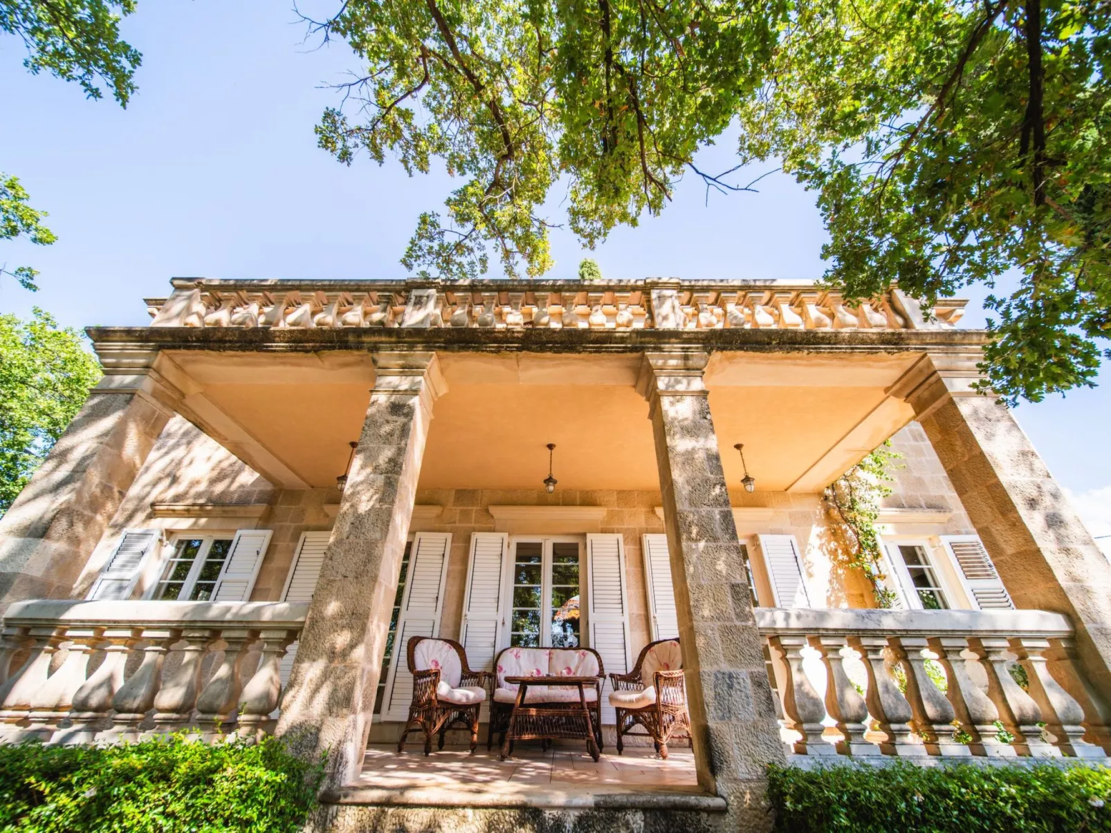 Traditionelles Steinhaus mit privatem beheiztem Pool-Buiten