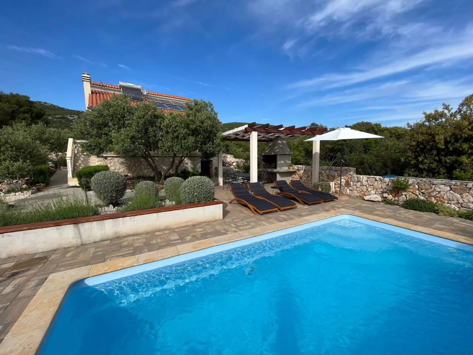 Modernes Ferienhaus Robinson in Dobropoljana-Buiten