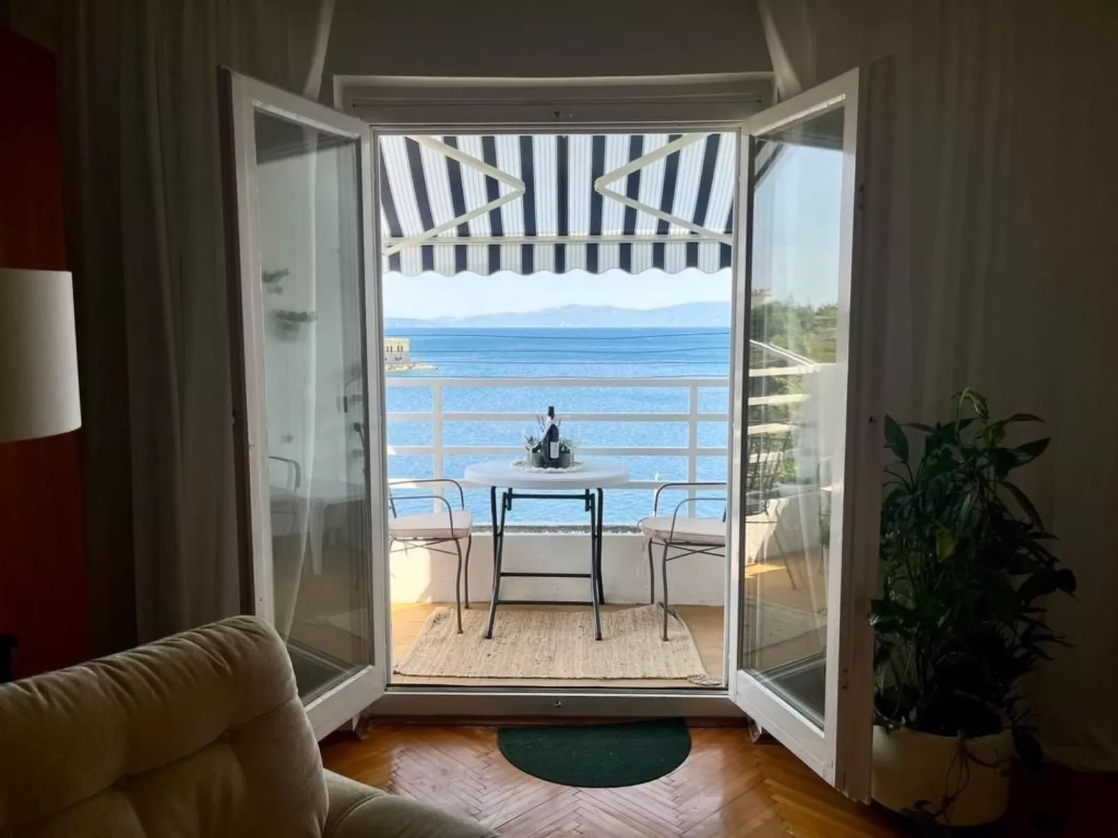 Wohnung mit Blick auf das Wasser-Binnen