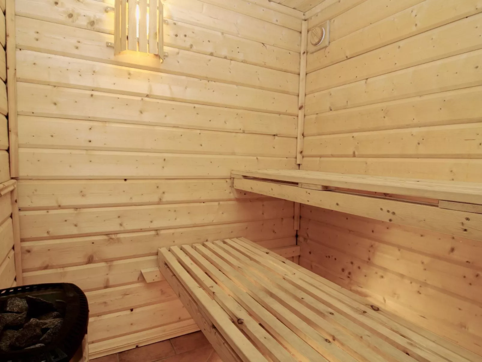 Charmantes Blockhaus, Sauna und Kamin-Binnen