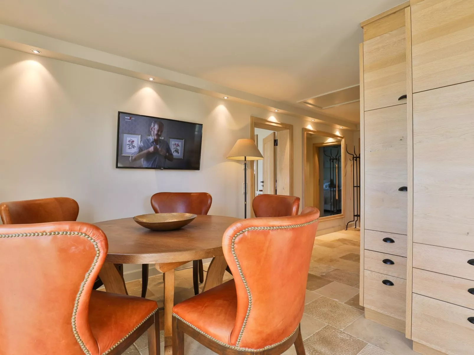 In Großmorsum mit Terrasse und Grill-Binnen