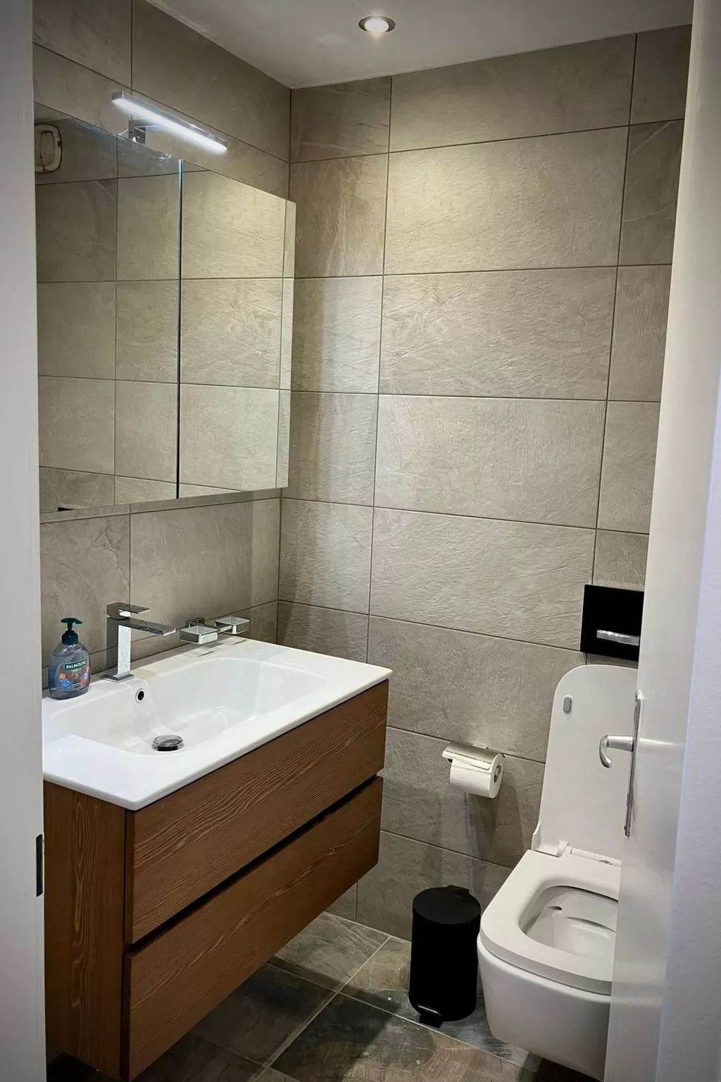 Geräumiges 3.5 Zimmer Beste Lage Kostenloses Parken-Binnen