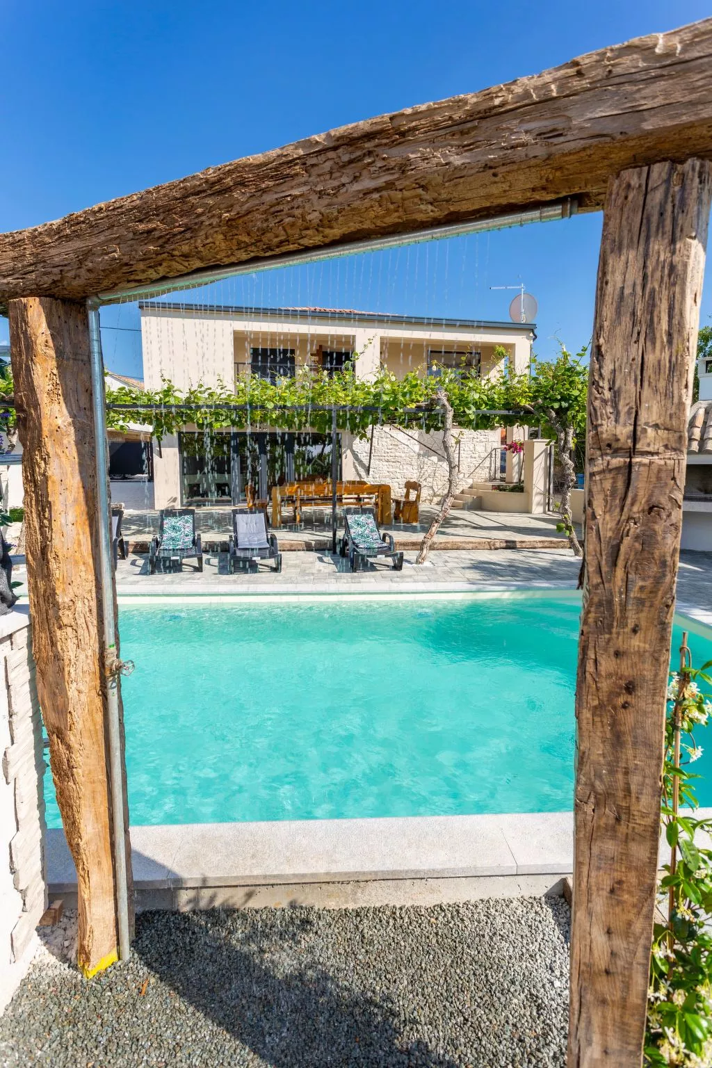 Schönes Ferienhaus in Modrusani mit Großem Garten-Buiten