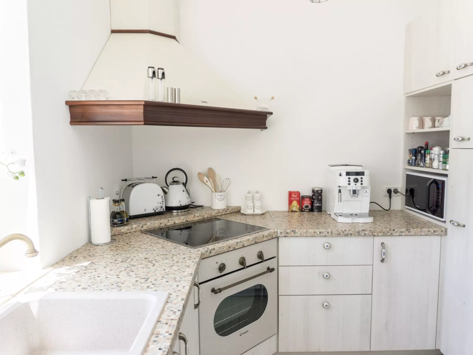 Nettes Ferienhaus in Smoljanci mit Privatem Pool-Binnen