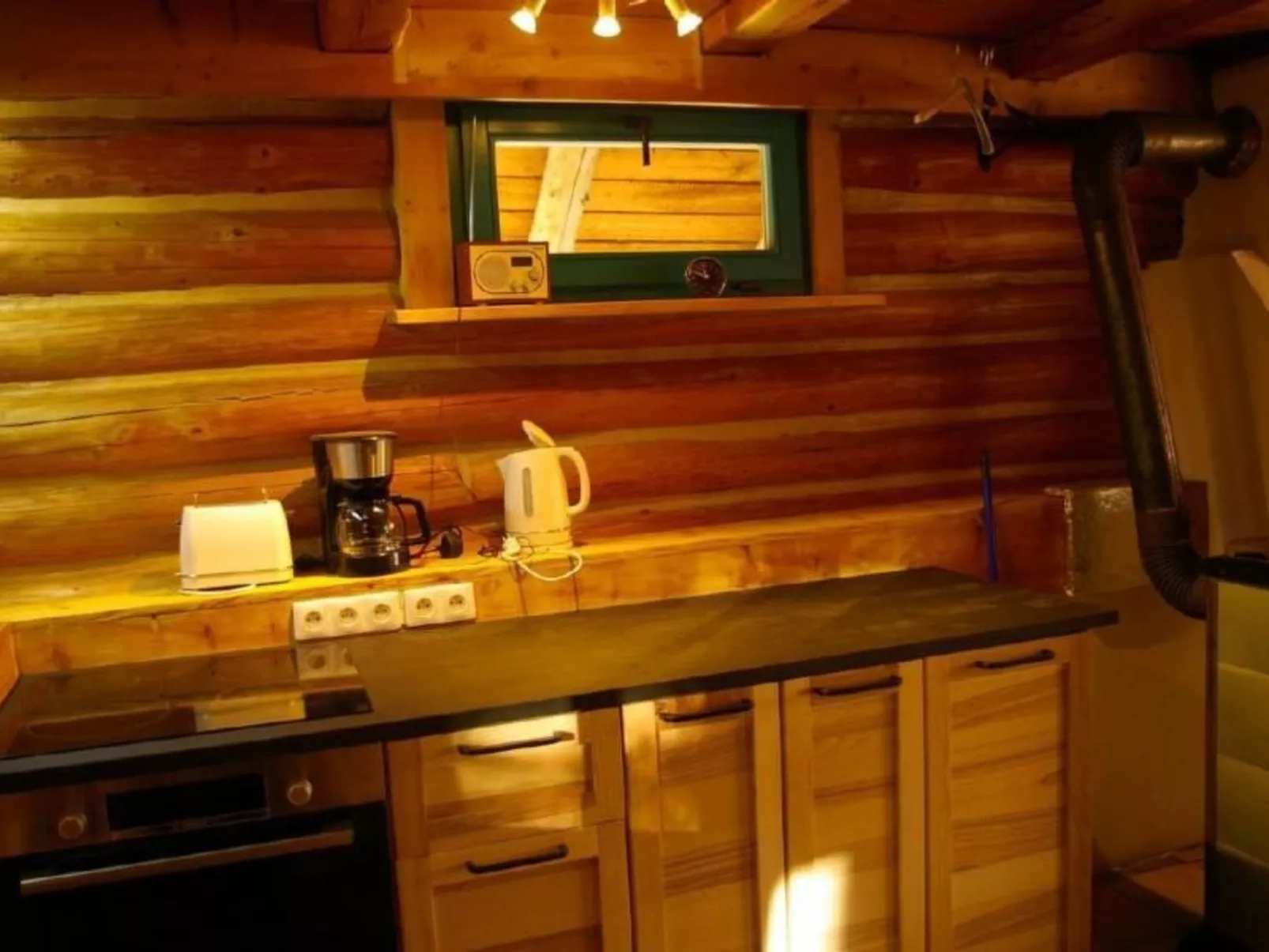 Blockhaus in Gajówka mit Kaminofen-Binnen
