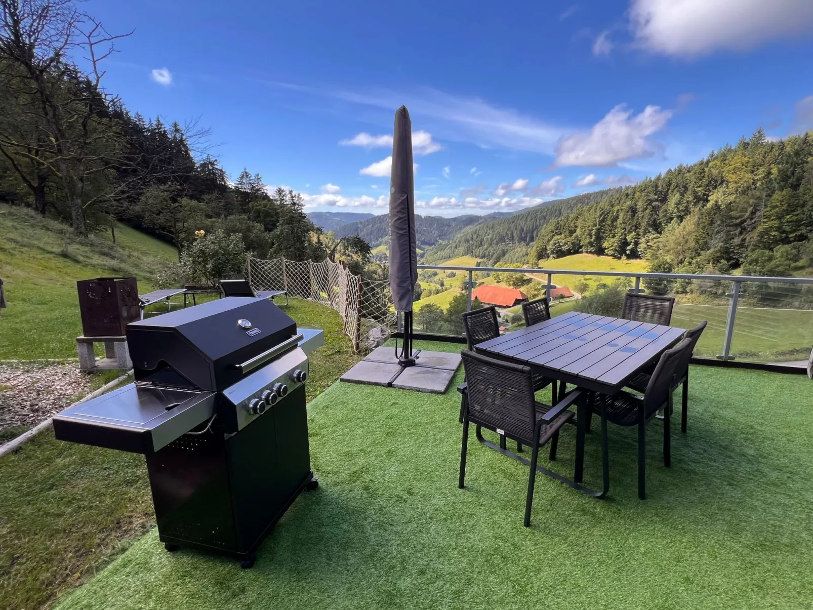 FeWo mit Whirlpool und Fass-Sauna im Schwarzwald-Buiten