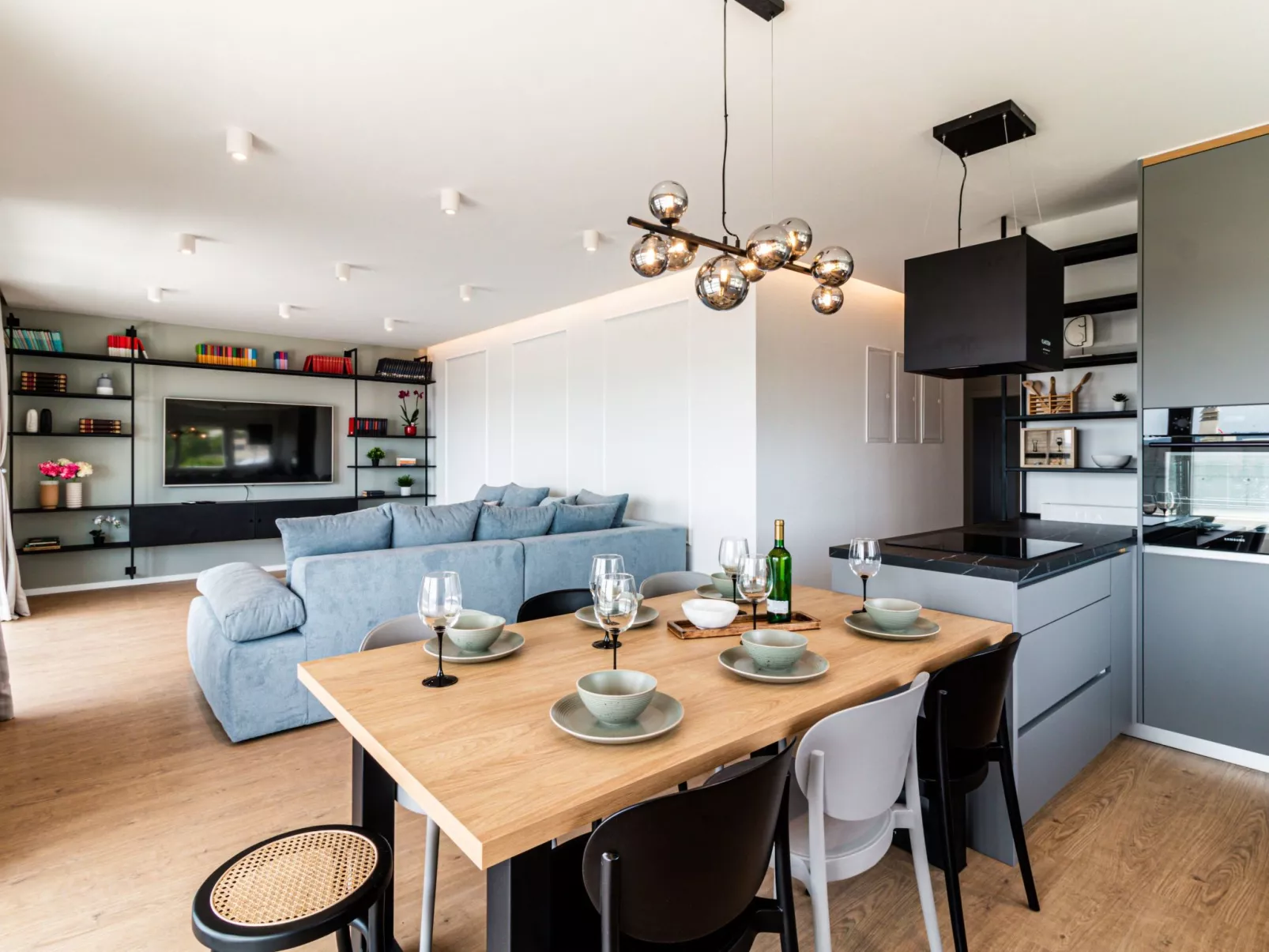 Villa Olea- Pool, Grill, Nähe Flughafen Split-Binnen