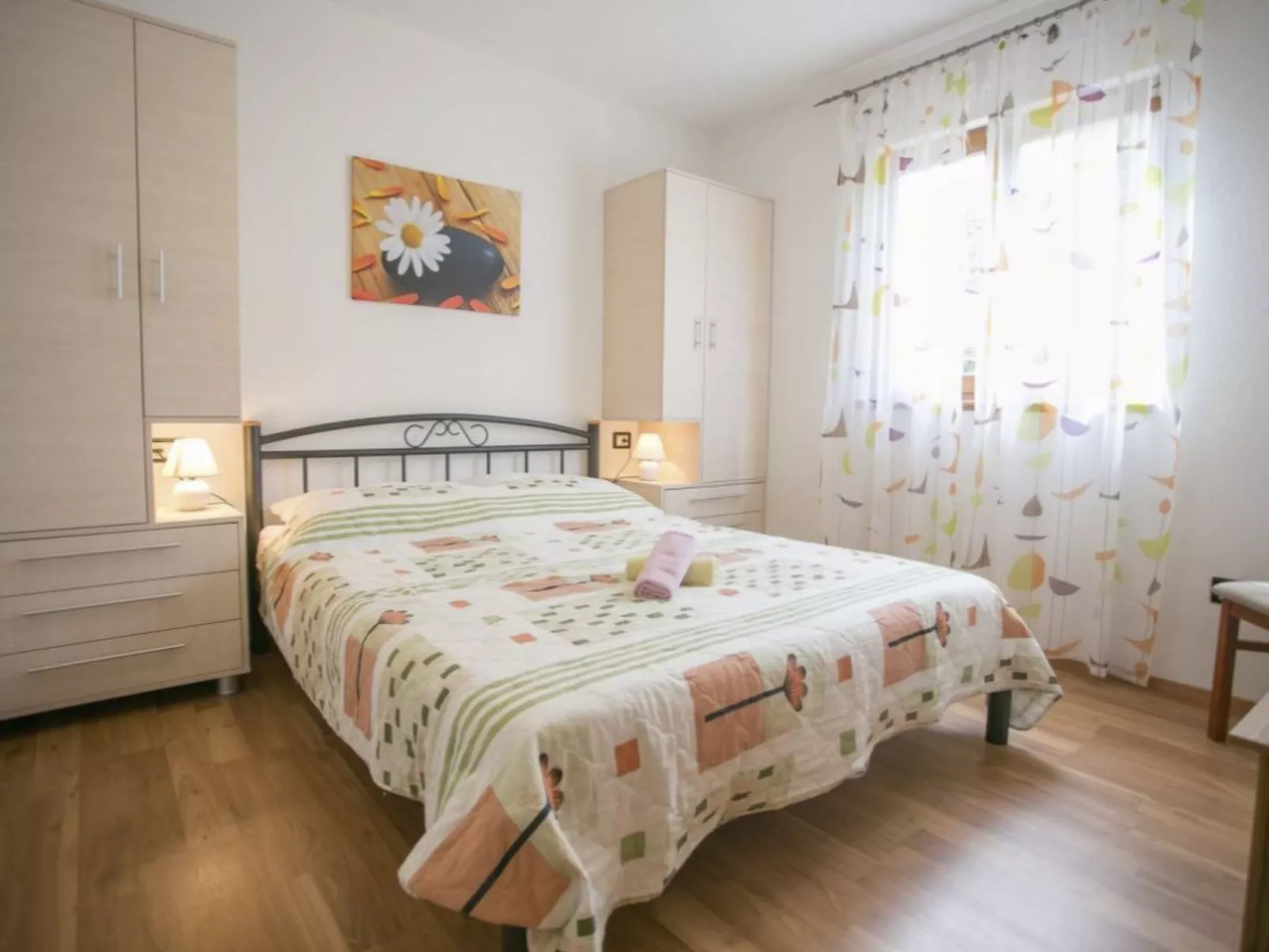 Valmonida mit Pool-Image-tags.info