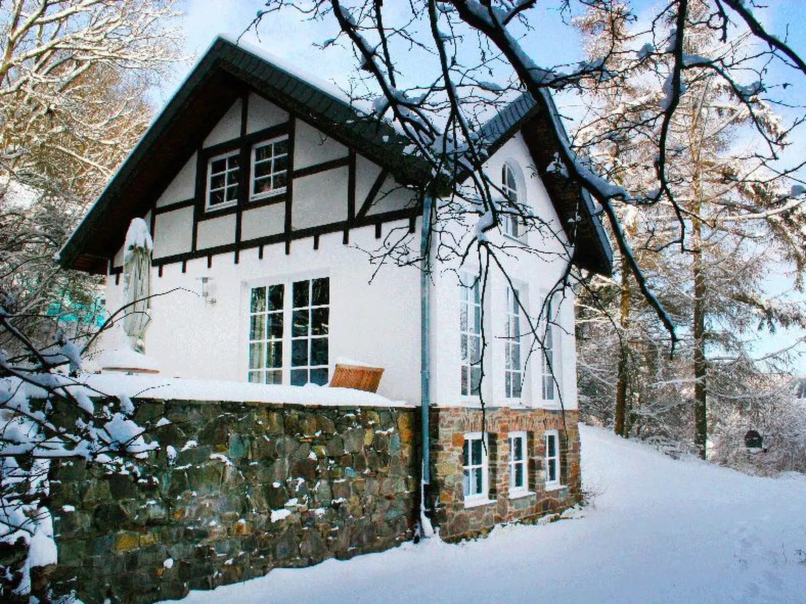 Fachwerkhaus mit Garten, Grill und Terrasse-Buiten
