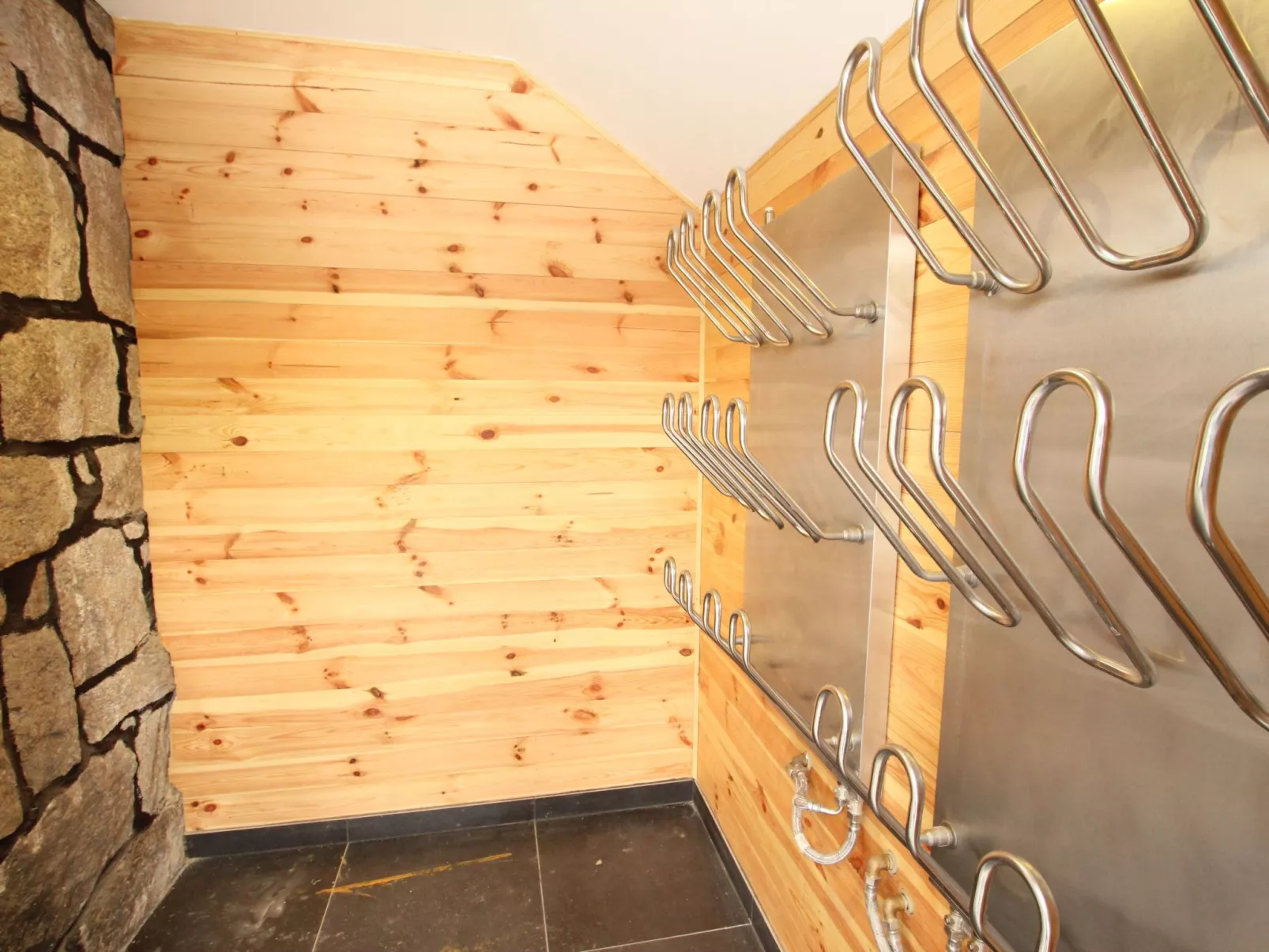 Exklusives Ferienhaus mit Schwimmbad direkt am Wasser-Buiten