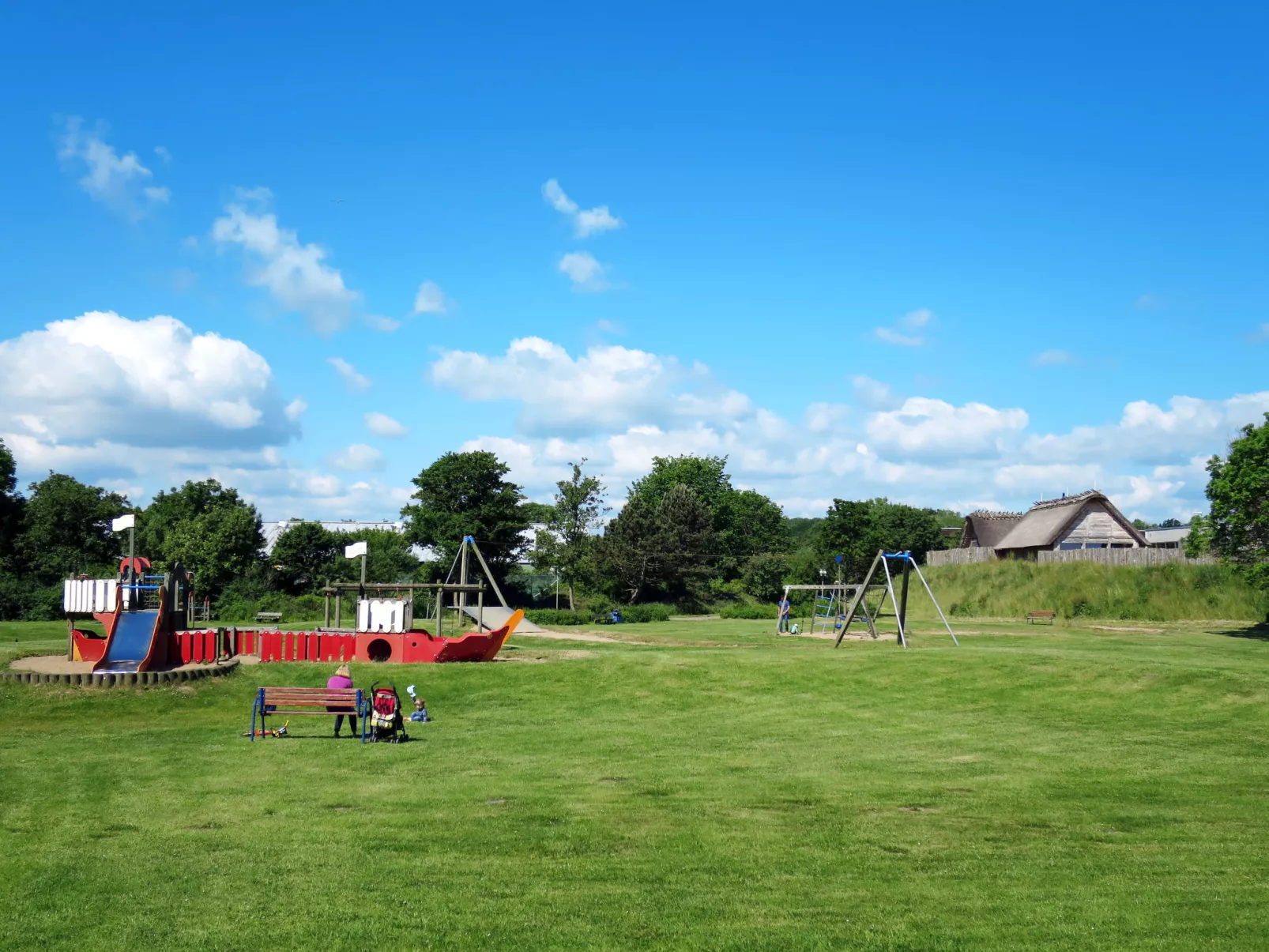 Spitzdachferienhaus mit Schwedenofen und Garten-Omgeving