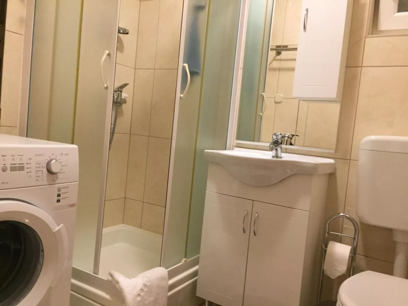 Modernes Ferienhaus in Dobropoljana mit Terrasse, Garten und Grill-Binnen