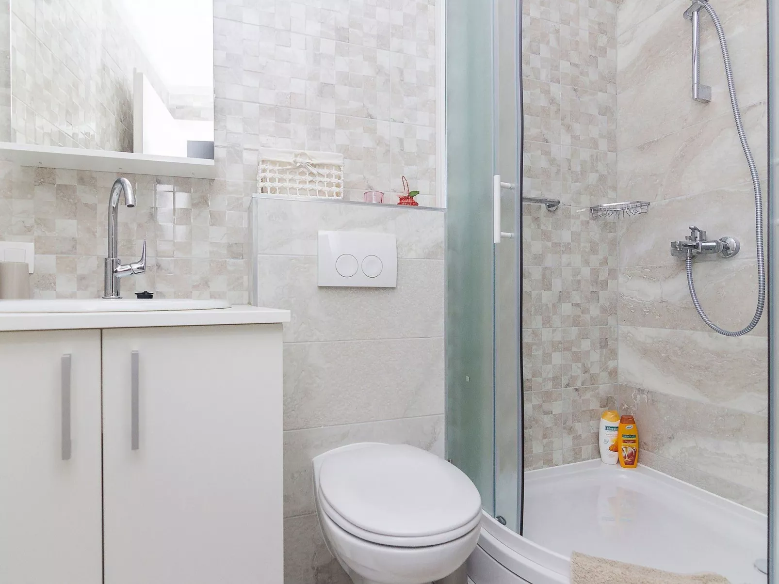 Schönes Steinhaus mit beheiztem Pool, Terrasse m-Binnen