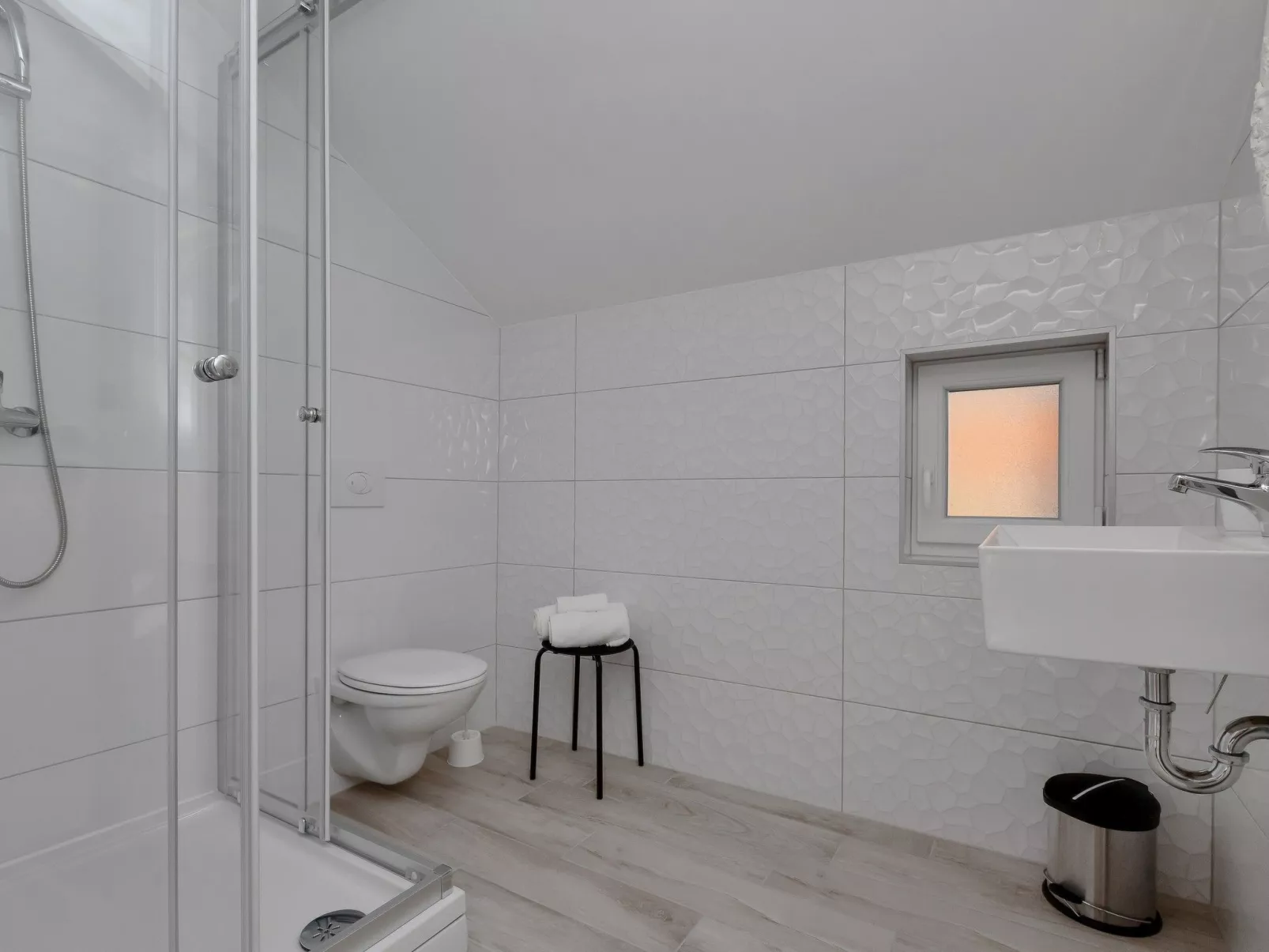 Alleinstehendes Ferienhaus mit Pool und drei Sch-Image-tags.info