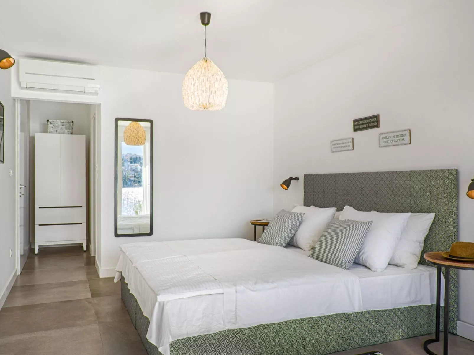 Am Strand "Villa Lori"-Binnen