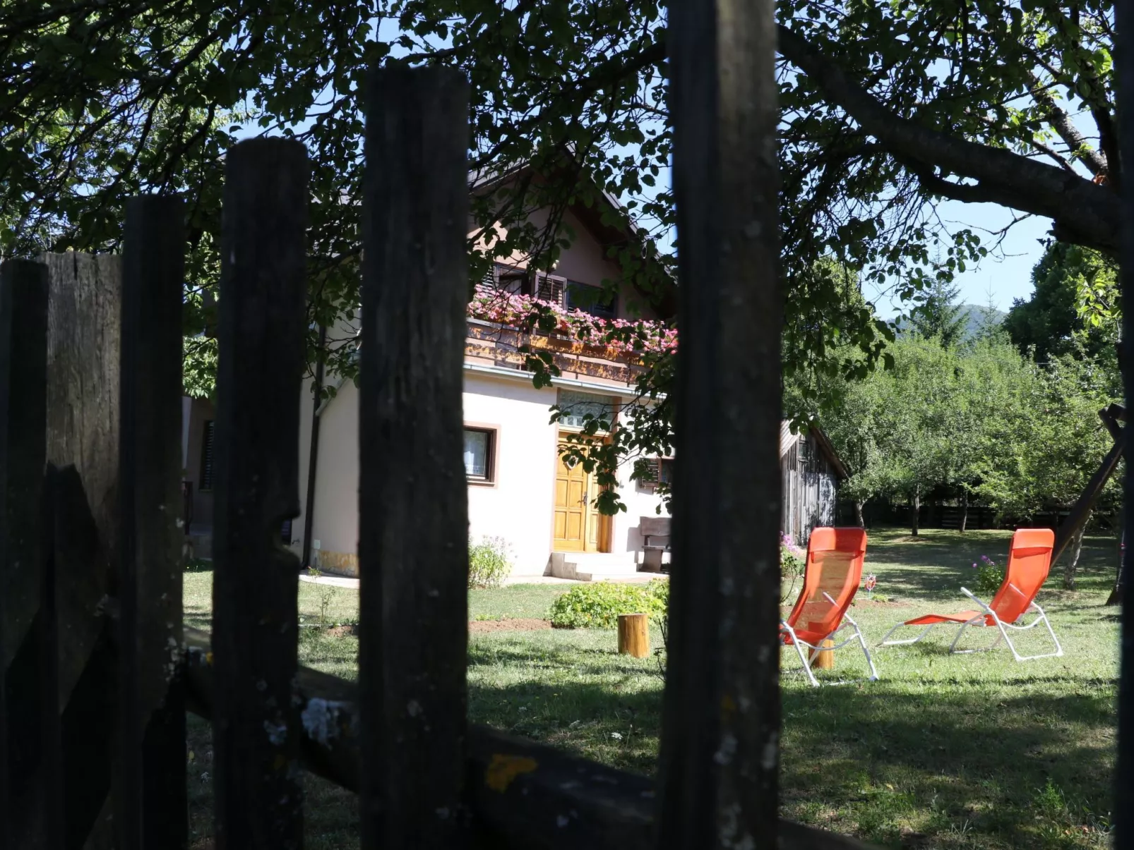 Mit Garten, Grill und Terrasse-Buiten