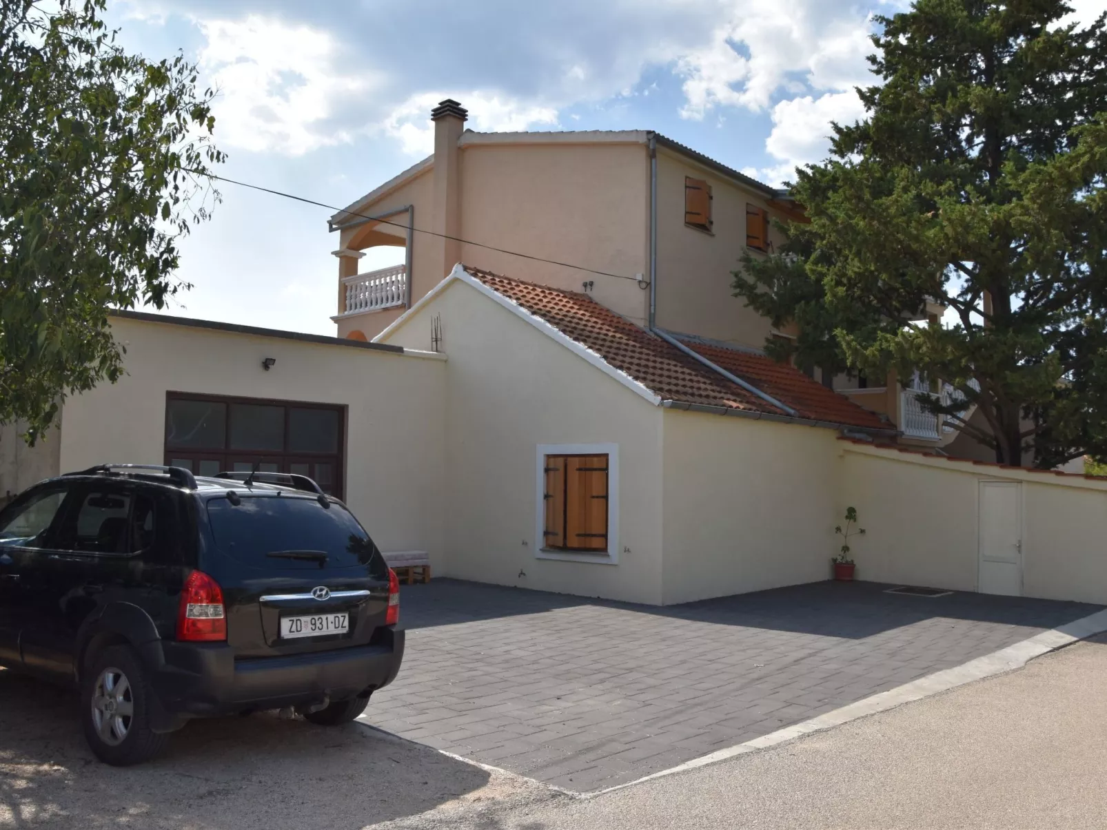 Ruhige Ferienwohnung mit Terrasse und Garten-Buiten