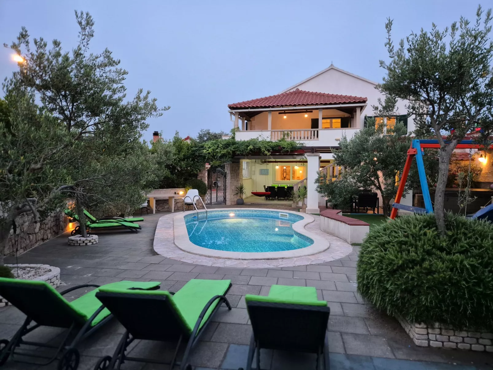 Komfortables Haus in Selca mit privatem Parkplatz-Buiten