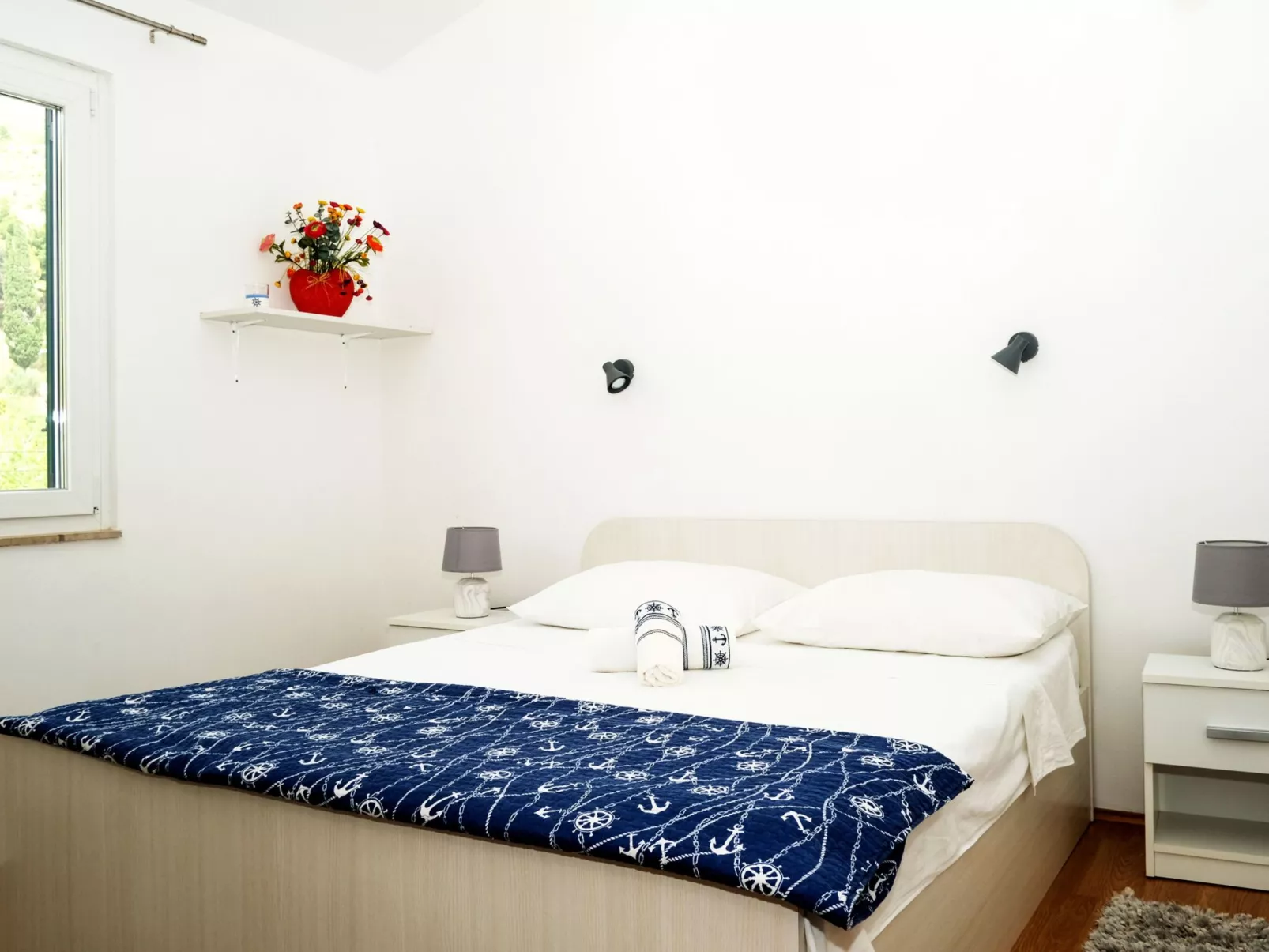 Große Ferienwohnung in Duće mit Privatem Balkon und Meerblick-Binnen