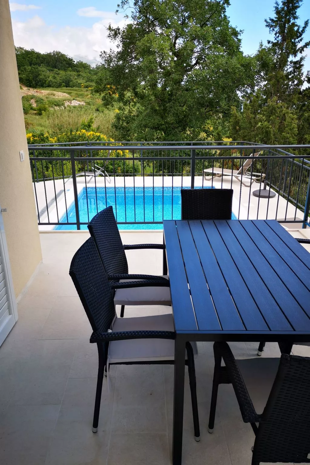 Villa Mambo-Image-tags.info