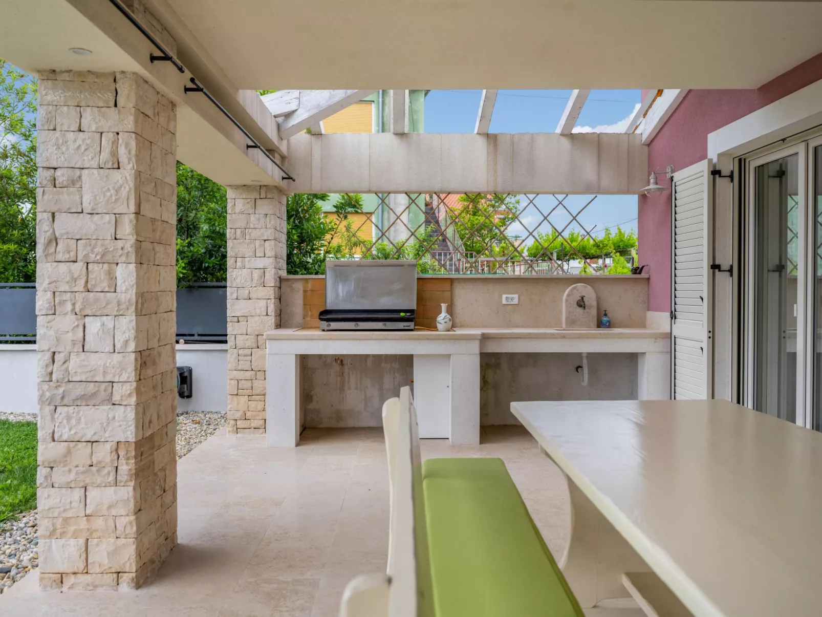 Villa Violette mit Pool nahe Stadtzentrum-Buiten