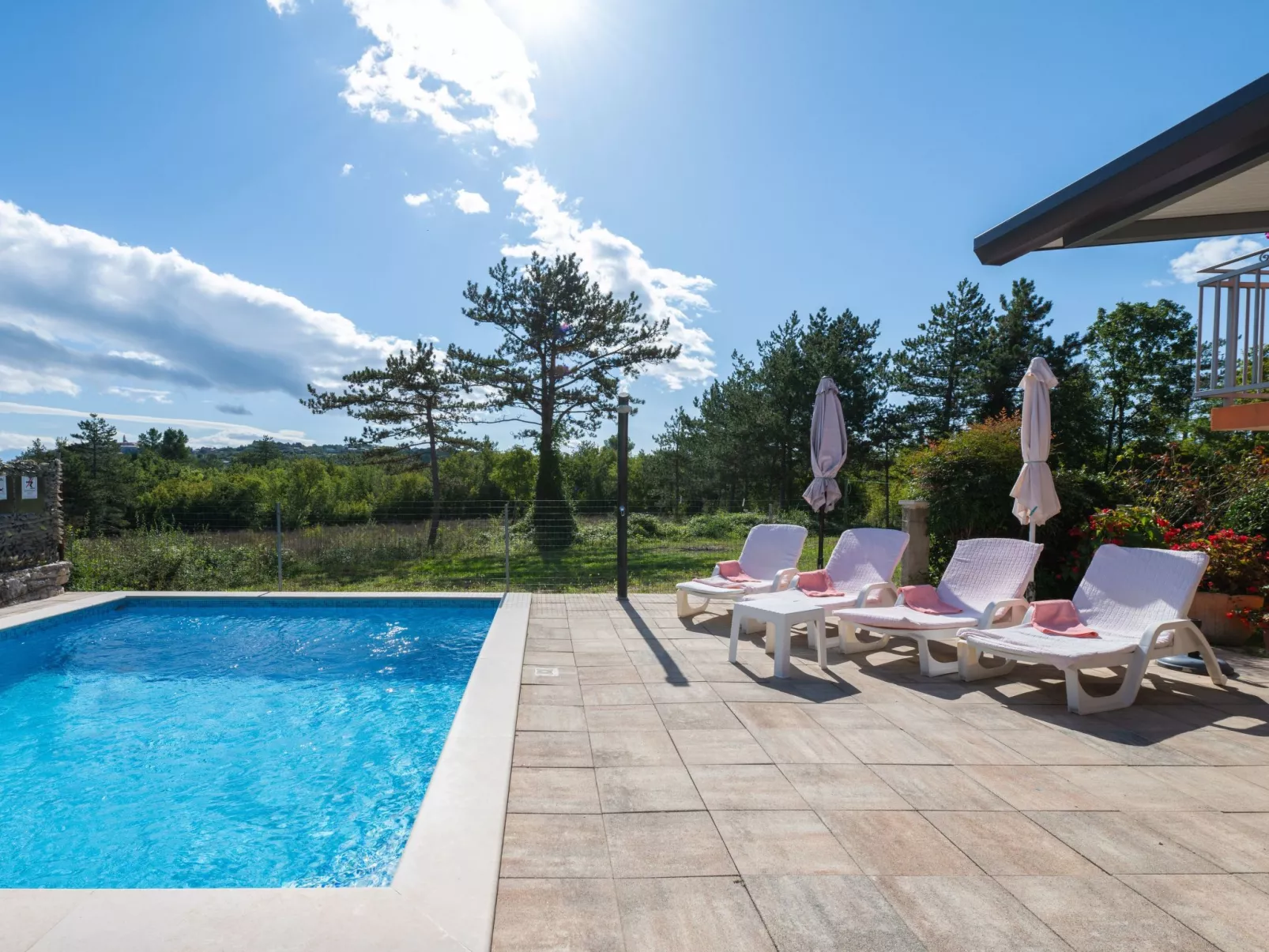 Haus Orange - Familienfreundliche Lage mit Pool-Buiten