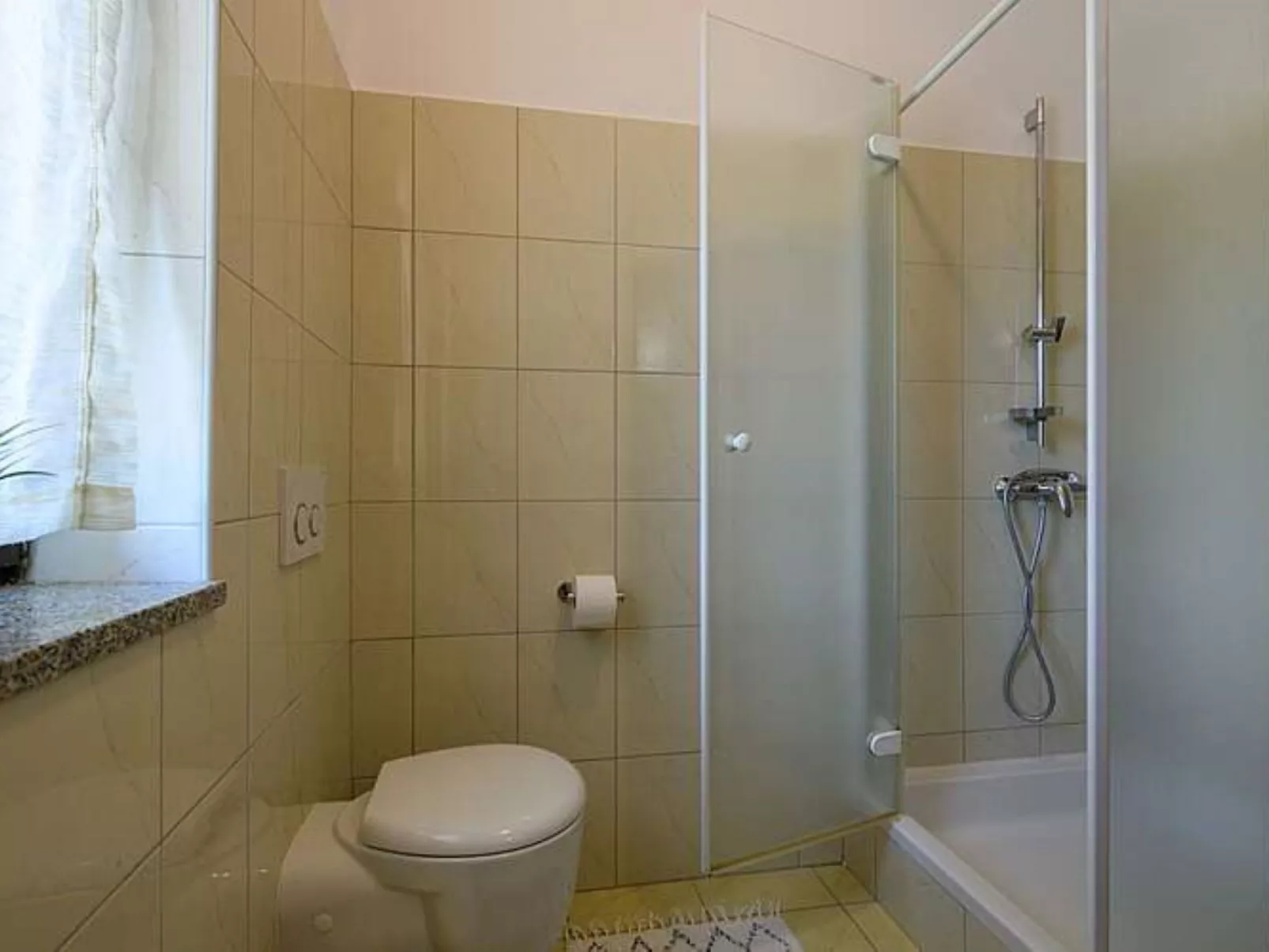 Komfortable, ruhige Erdgeschoss-Ferienwohnung-Binnen