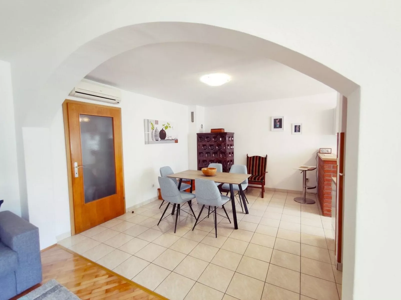 "Jela" mit Terrasse-Binnen