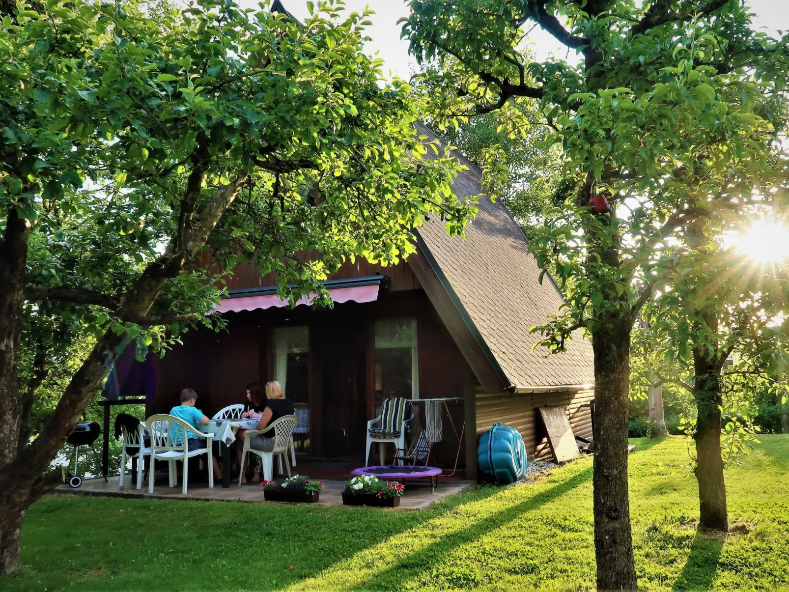 In Haschaberg mit Sonniger Terrasse-Buiten