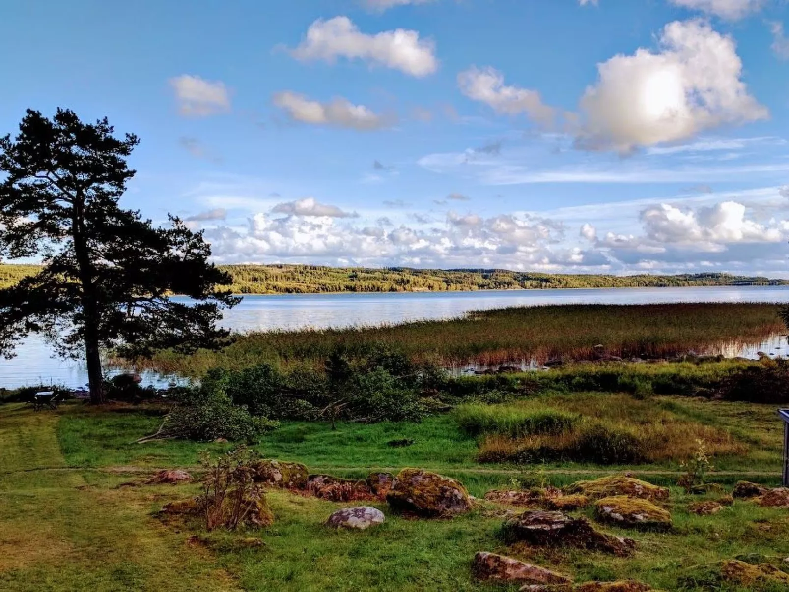Am See Åsunden mit herrlicher Aussicht-Buiten