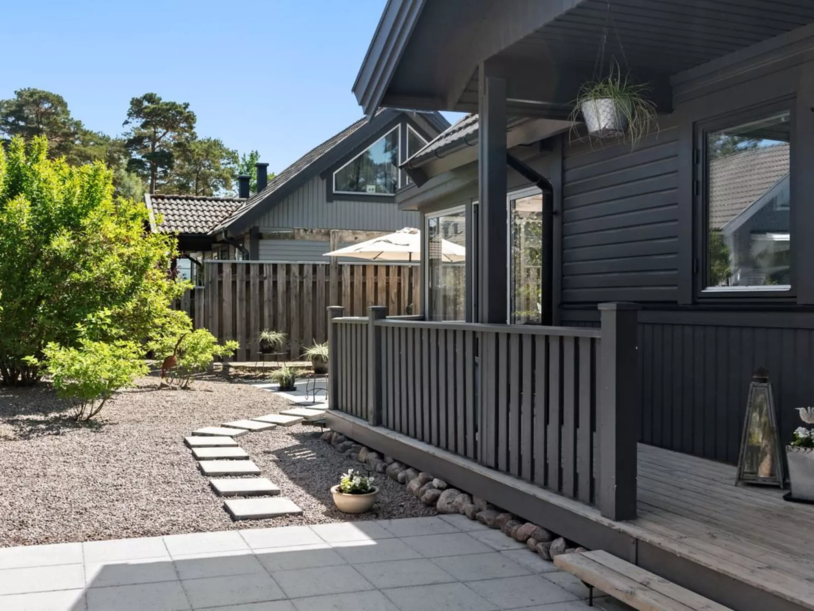 "Paradisvägen" direkt am Strand