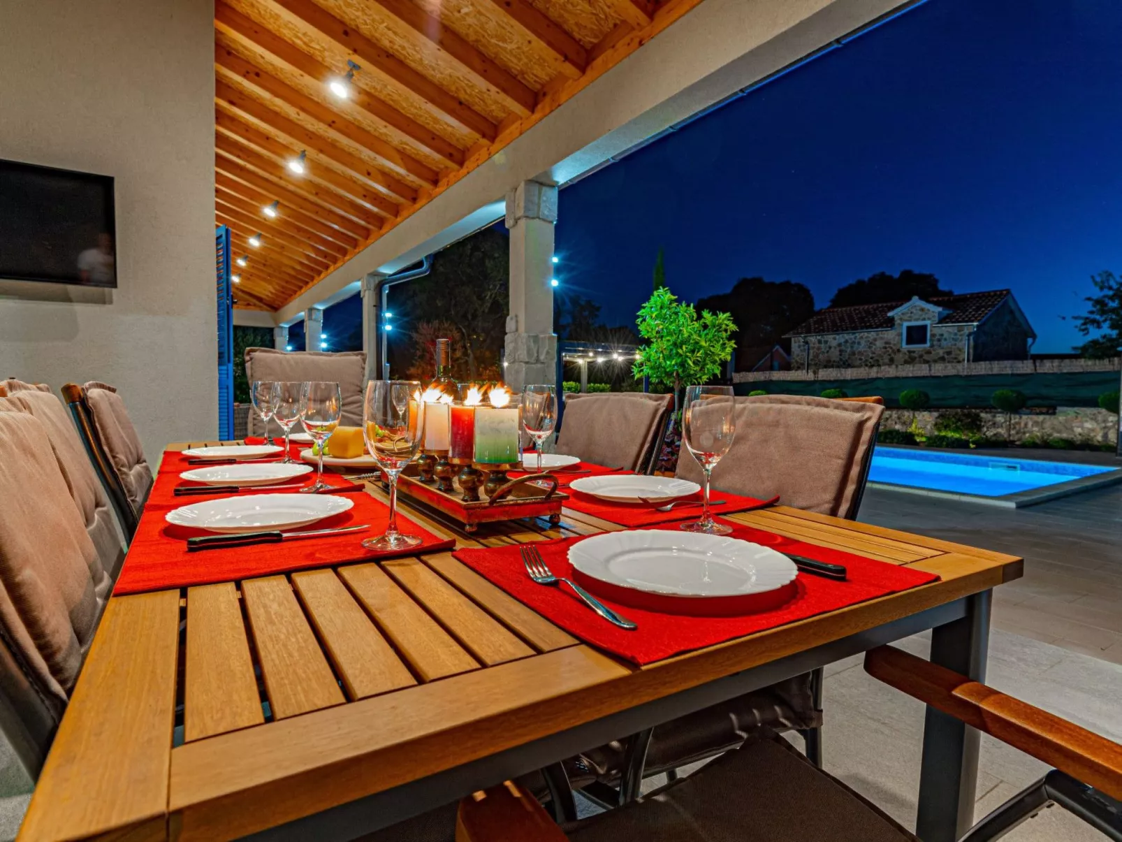 Villa Romansa mit Sauna und Whirlpool in Siritovci-Image-tags.info