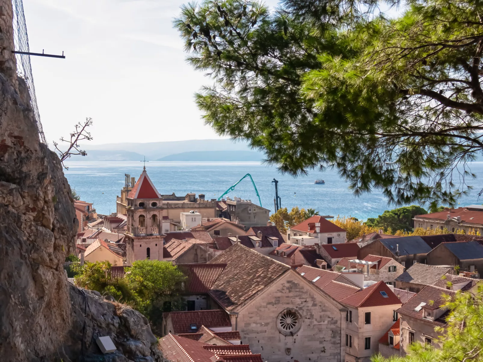 Gemütliche Wohnung in Omiš mit Privatem Balkon-Omgeving