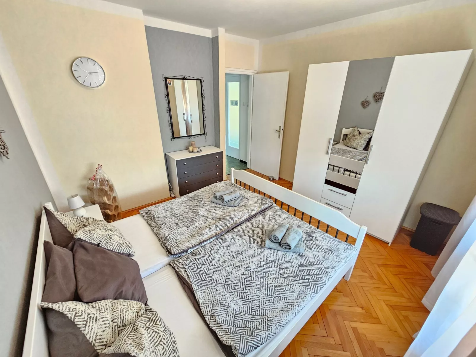 Wohnung für 4 Pers. mit Balkon, tolle Lage-Binnen