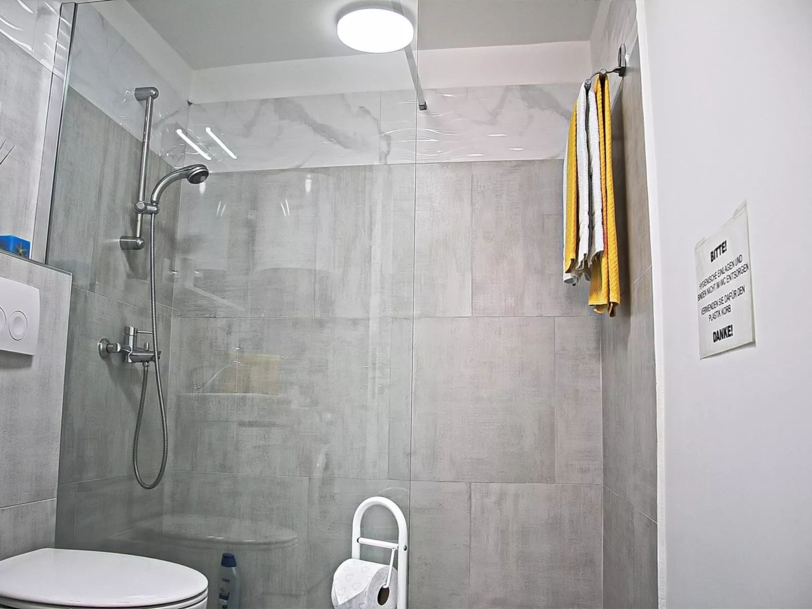 Haus La Dostana-Binnen