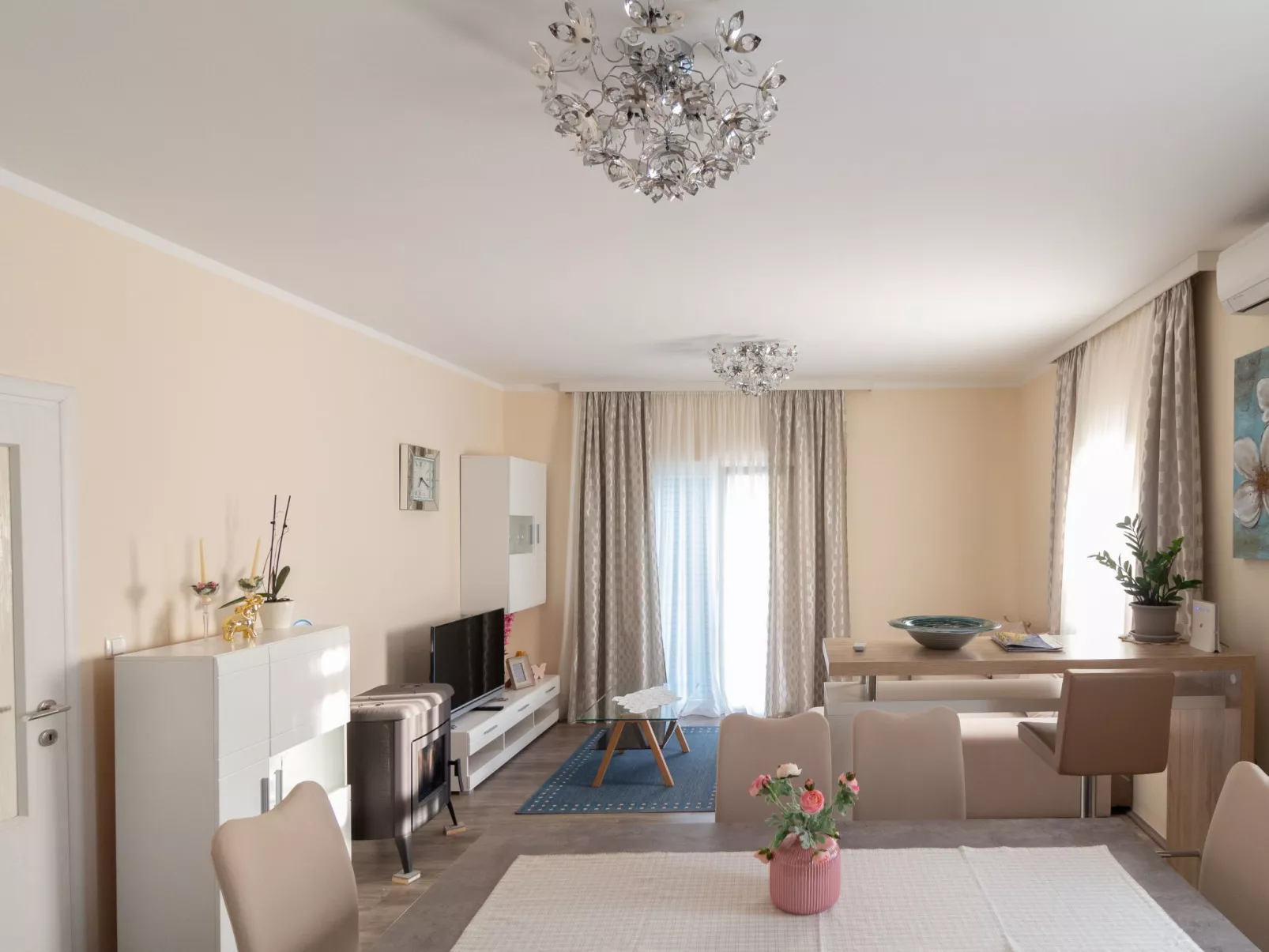 Villa mit Garten, Grill und Terrasse-Binnen