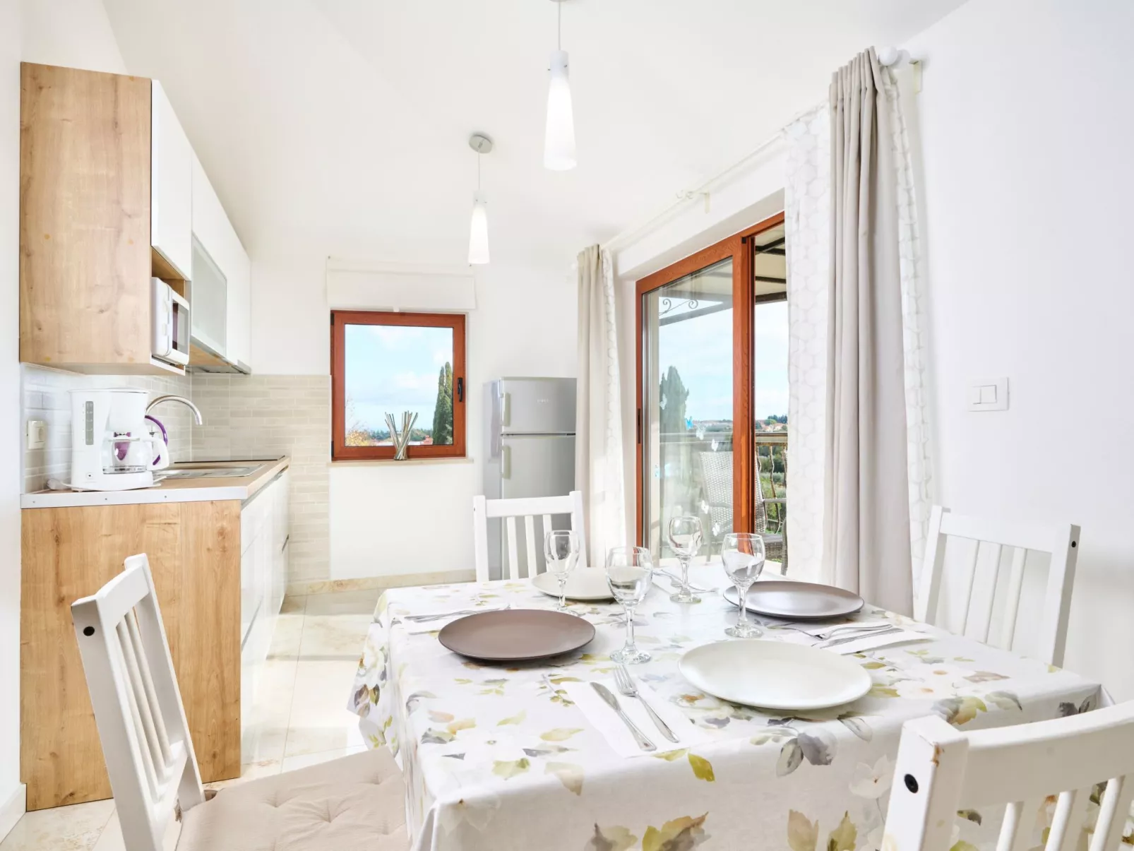 App für bis zu 6 Personen.-Binnen