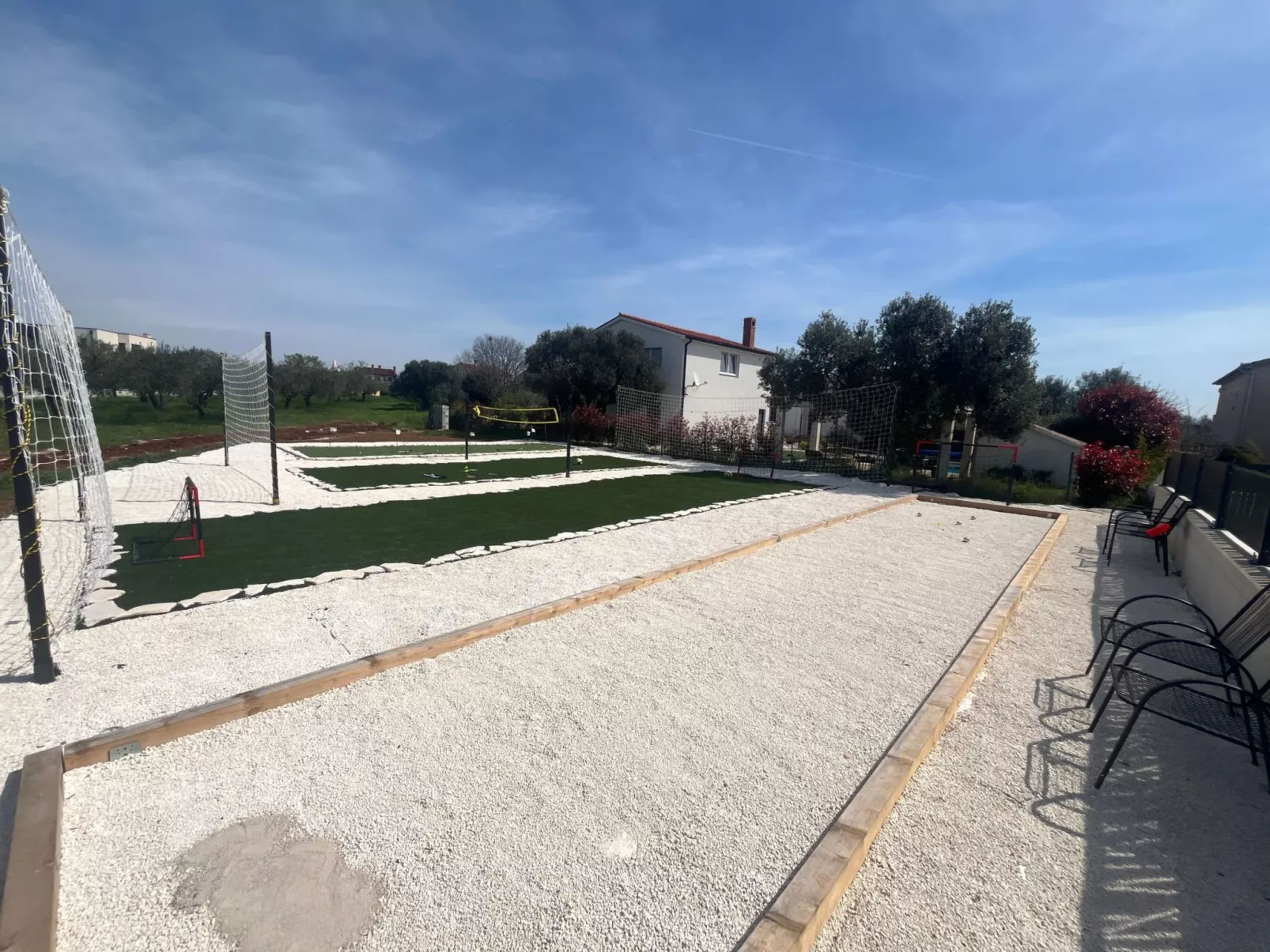 Mit privatem beheiztem Schwimmbad-Buiten