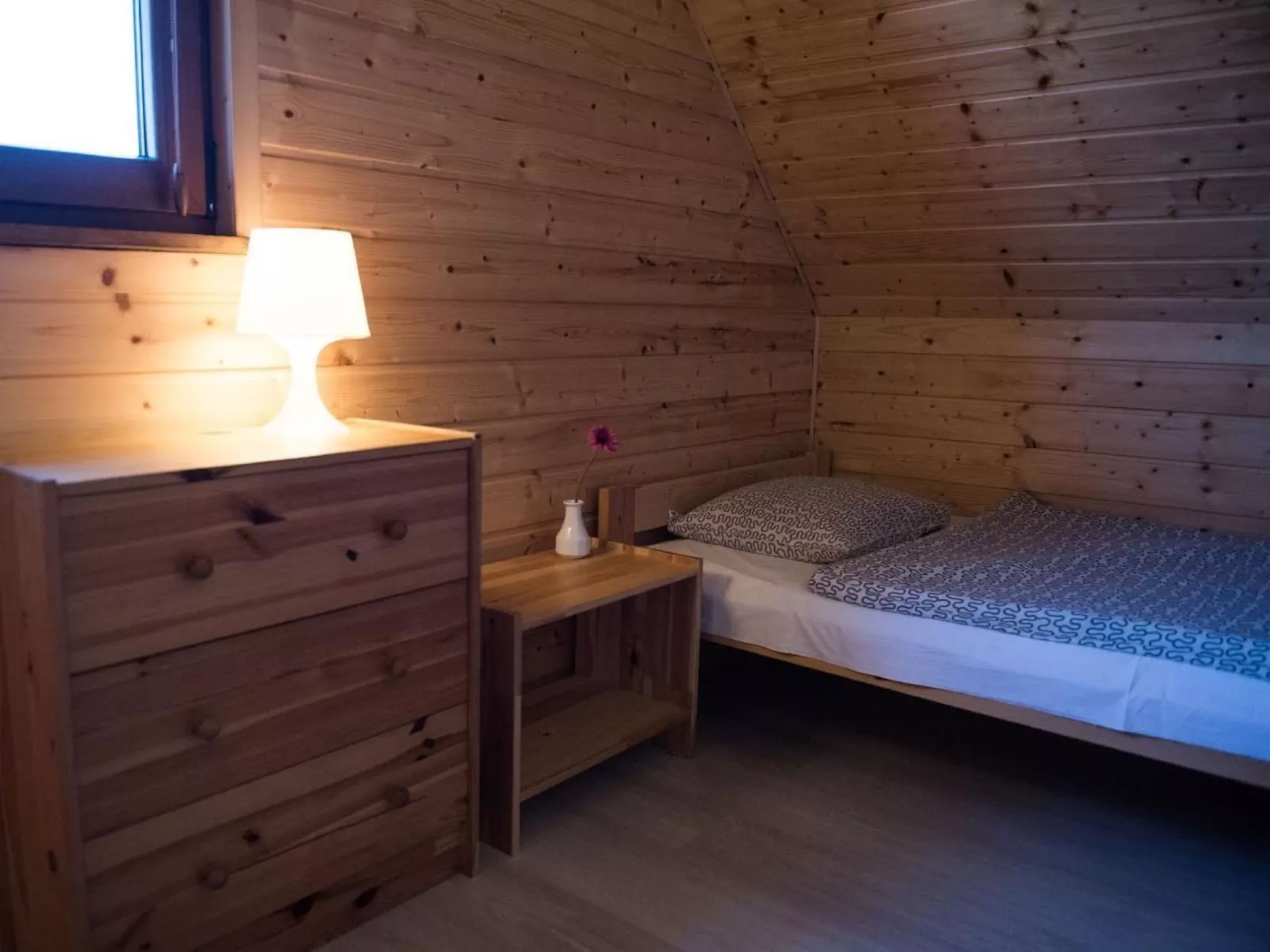 Gartenhaus mit Kamin-Binnen