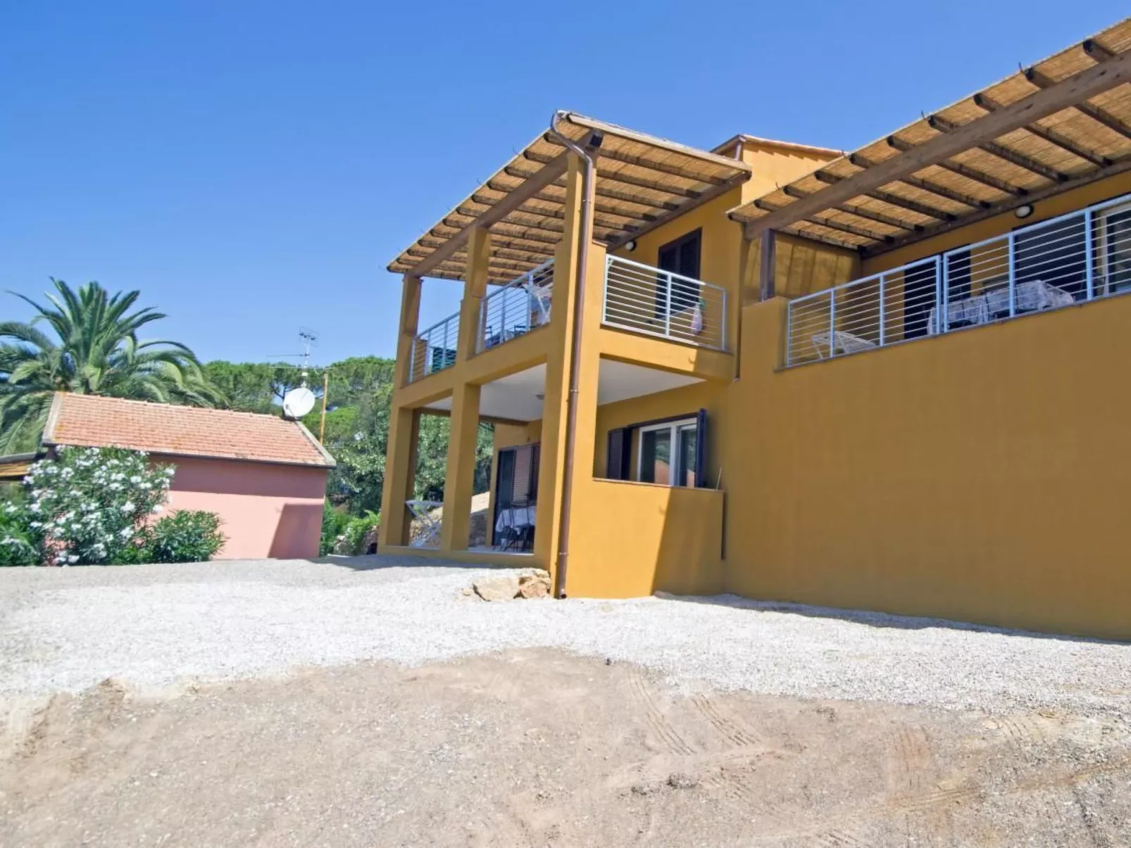 Artemide3' Wohnung mit Privatparkplatz-Buiten