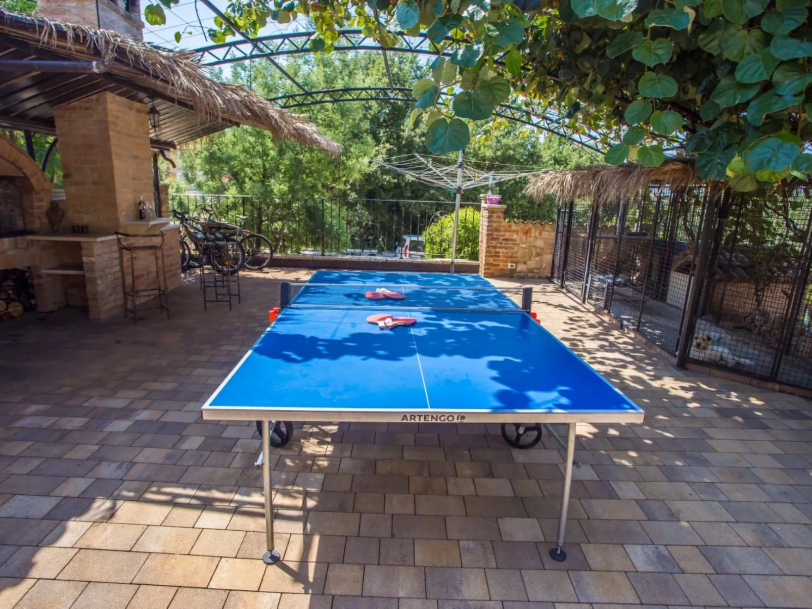 Andre Wohnung mit Pool-Image-tags.info